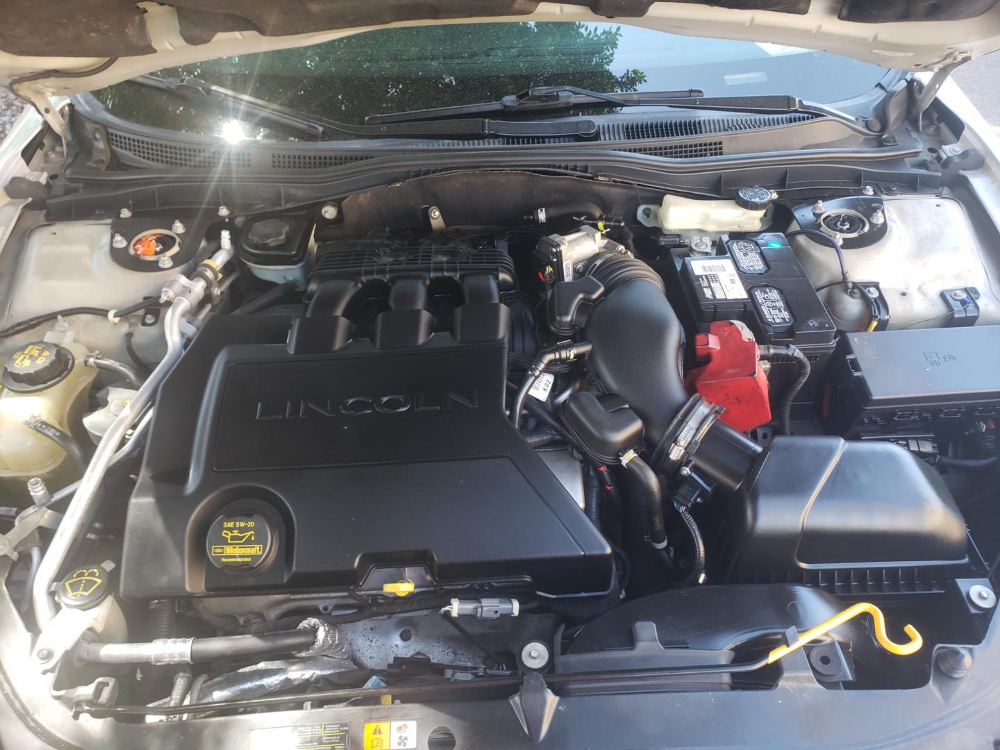 2010 /gray and black Lincoln MKZ base (3LNHL2GCXAR) with an 3.5L V6 DOHC 24V engine, 6-Speed Automatic transmission, located at 323 E Dunlap Ave., Phoenix, AZ, 85020, (602) 331-9000, 33.567677, -112.069000 - Photo#18